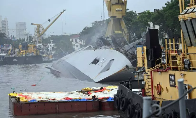 ഐ.എൻ.എസ് ബ്രഹ്മപുത്രക്ക് തീപിടിത്തം; നാവികനെ കാണാതായി