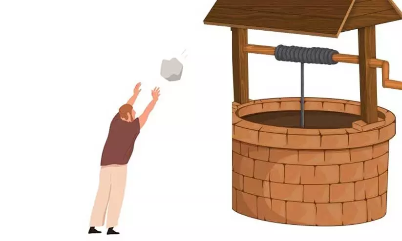 കുടുംബകലഹം: കല്ലെടുത്ത്​ കിണറ്റിലിട്ടു; നാട്ടുകാരെ മണിക്കൂറുകൾ വട്ടംകറക്കി യുവാവ്