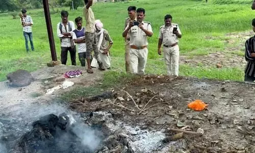 സ്ത്രീധനത്തിന്റെ പേരിൽ കൊടുംക്രൂരത: ഗർഭിണിയെ കൈകാലുകൾ വെട്ടി കൊന്ന് കത്തിച്ചു, ഭർതൃ വീട്ടുകാർ ഒളിവിൽ