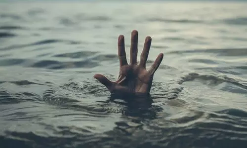 കൊച്ചുമകനെ രക്ഷിക്കുന്നതിനിടെ മുത്തച്ഛൻ മുങ്ങിമരിച്ചു