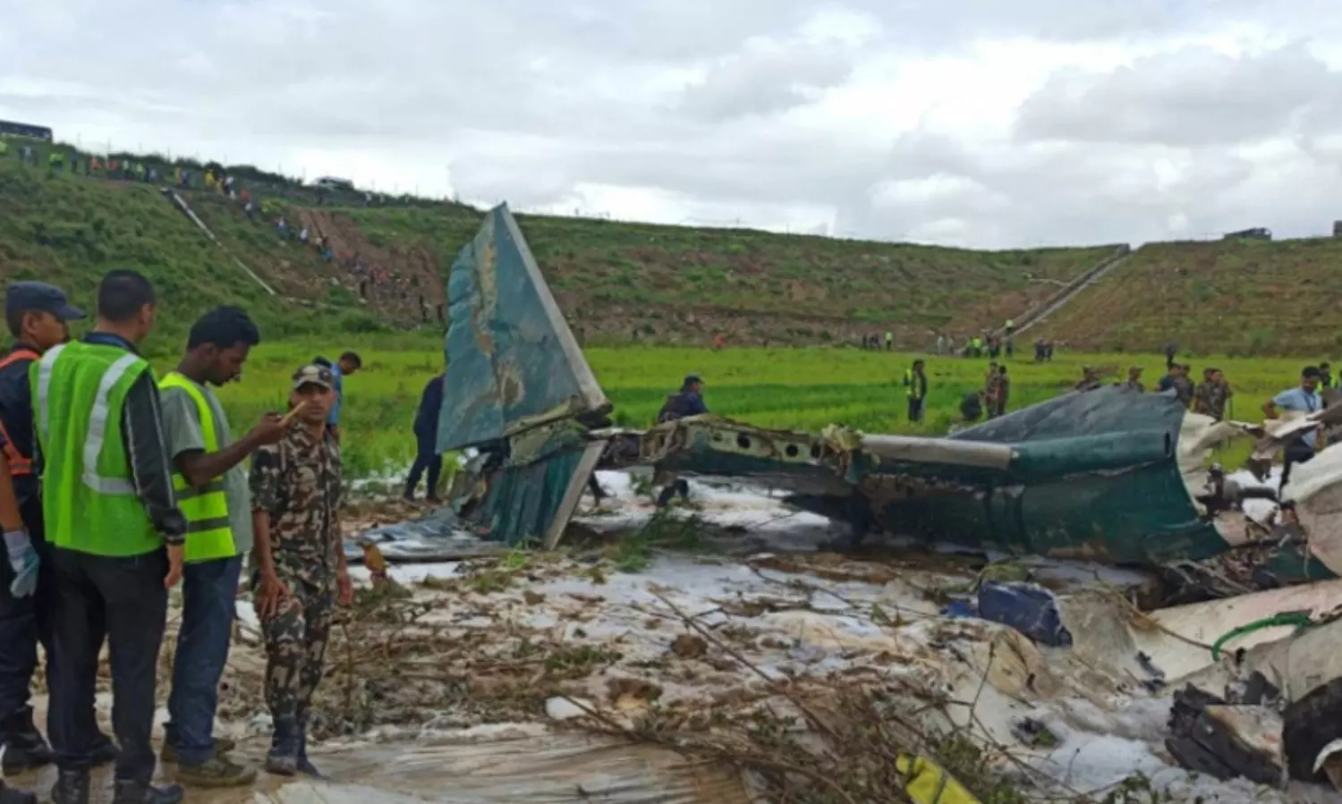 നേപ്പാളിൽ ടേക്ക് ഓഫിനിടെ 19 യാത്രക്കാരുമായി വിമാനം അപകടത്തിൽപ്പെട്ടു; അഞ്ച് പേർ മരിച്ചെന്ന് സൂചന