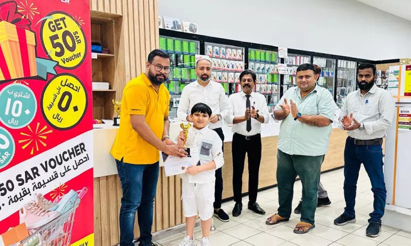 സമ്മാനങ്ങൾ വിതരണം ചെയ്തപ്പോൾ സമ്മാനങ്ങൾ വിതരണം ചെയ്തപ്പോൾ