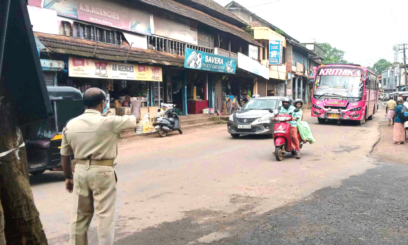 ഗ​താ​ഗ​ത ക്ര​മീ​ക​ര​ണം ക​ർ​ശ​ന​മാ​ക്കി
