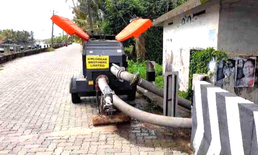 തീരമേഖലയിൽ റവന്യൂ വകുപ്പിന്റെ സഹായം;  കരിനിലങ്ങളിൽനിന്ന് ഉപ്പുവെള്ളം പമ്പിങ്​ ആരംഭിച്ചു