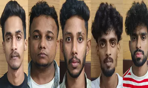 ബാവലി ചെക്ക് പോസ്റ്റിൽ വൻ മയക്കുമരുന്ന് വേട്ട; 204 ഗ്രാം മെത്താംഫിറ്റമിനുമായി അഞ്ചു യുവാക്കൾ പിടിയിൽ ബാവലി ചെക്ക് പോസ്റ്റിൽ വൻ മയക്കുമരുന്ന് വേട്ട; 204 ഗ്രാം മെത്താംഫിറ്റമിനുമായി അഞ്ചു യുവാക്കൾ പിടിയിൽ