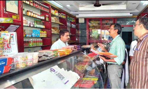 വൃത്തിഹീനമായ മൂന്ന് കടകൾക്കെതിരെ നടപടി