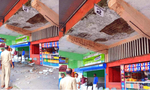 ചാലക്കുടി ബസ് ഡിപ്പോയിൽ സീലിങ് അടർന്നുവീഴുന്നു