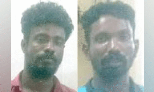 ഓട്ടോ ഡ്രൈവറെ വെട്ടിയ കേസിൽ രണ്ടുപേർ പിടിയിൽ ഓട്ടോ ഡ്രൈവറെ വെട്ടിയ കേസിൽ രണ്ടുപേർ പിടിയിൽ