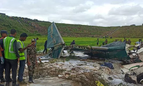 നേപ്പാളിൽ ടേക്ക് ഓഫിനിടെ 19 യാത്രക്കാരുമായി വിമാനം അപകടത്തിൽപ്പെട്ടു; അഞ്ച് പേർ മരിച്ചെന്ന് സൂചന