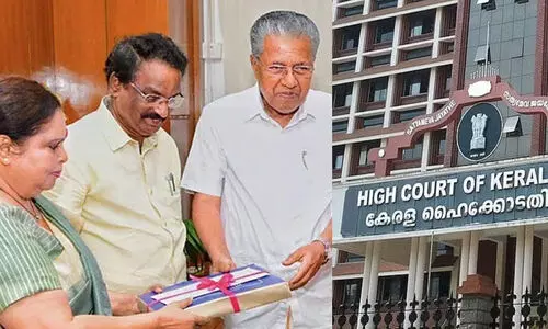 ഹേമ കമ്മിറ്റി റിപ്പോർട്ട് പുറത്തുവിടുന്നതിന് ഹൈകോടതി സ്റ്റേ ഹേമ കമ്മിറ്റി റിപ്പോർട്ട് പുറത്തുവിടുന്നതിന് ഹൈകോടതി സ്റ്റേ