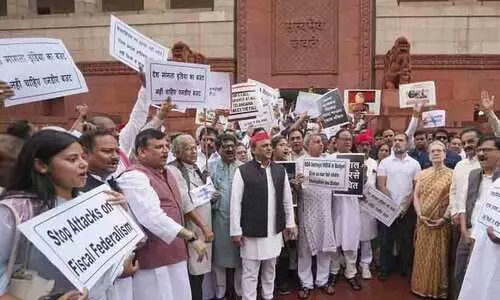 കേന്ദ്ര ബജറ്റിലെ അവഗണന: ഇൻഡ്യ സഖ്യത്തിന്റെ പ്രതിഷേധം തുടങ്ങി