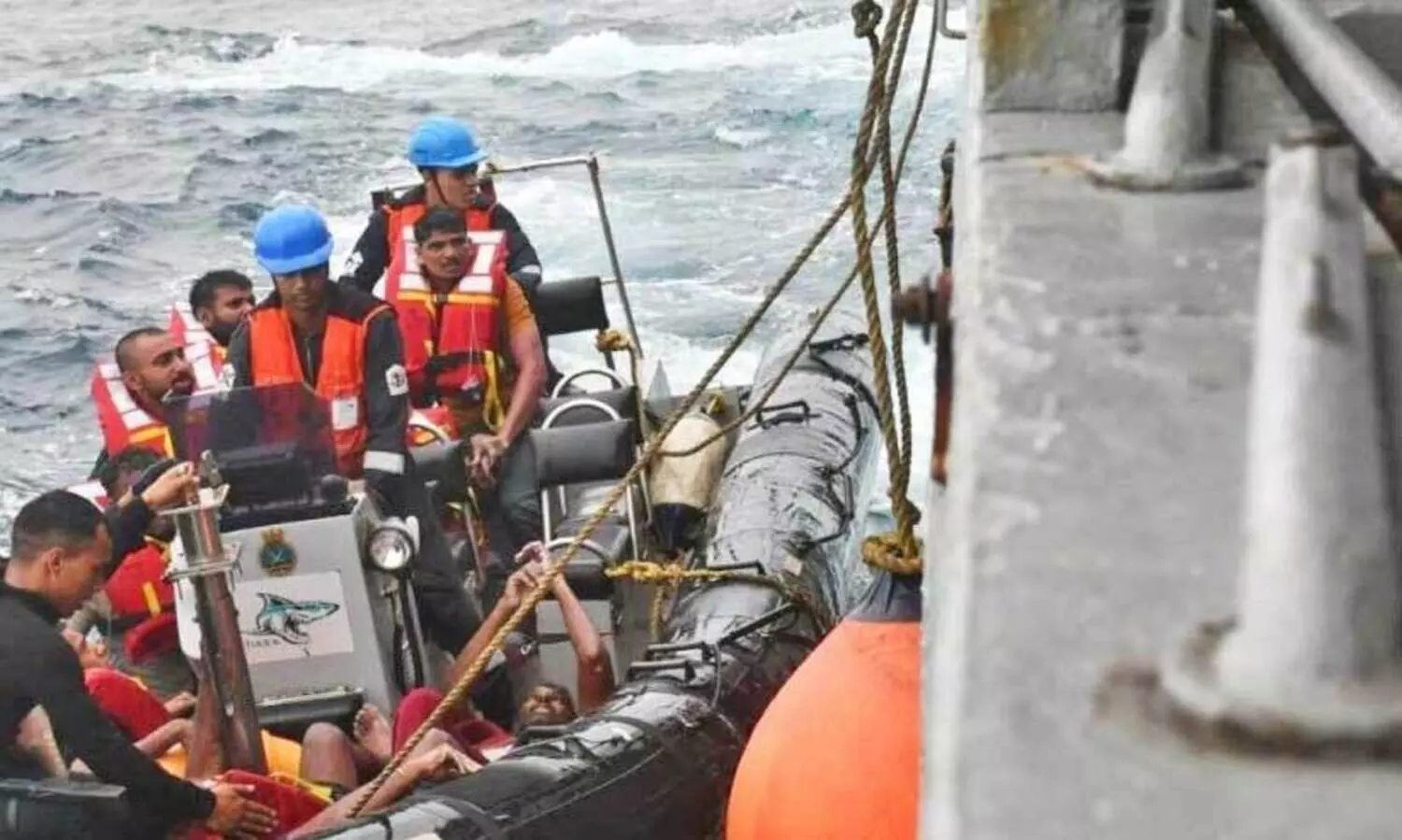 ദു​​കം തീ​​ര​​ത്തെ  ​എ​​ണ്ണ​ക്ക​​പ്പ​​ൽ അ​പ​ക​ടം; തി​ര​ച്ചി​ൽ-​ര​ക്ഷാ​പ്ര​വ​ർ​ത്ത​നം അ​വ​സാ​നി​പ്പി​ച്ചു