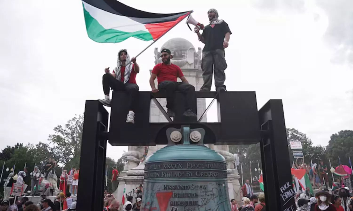 നെ​ത​ന്യാ​ഹുവിന്റെ സന്ദർശനം: യു.​എ​സ് പാർലമെന്റിന് മുന്നിൽ കൂറ്റൻ ഫലസ്തീൻ അനുകൂല പ്രക്ഷോഭം