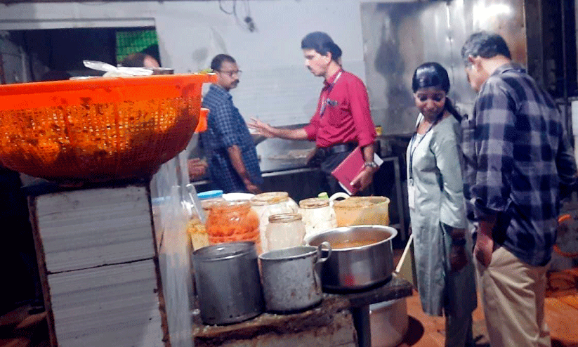 ഹോ​ട്ട​ലു​ക​ളി​ൽ ആ​രോ​ഗ്യ വി​ഭാ​ഗം പ​രി​ശോ​ധ​ന