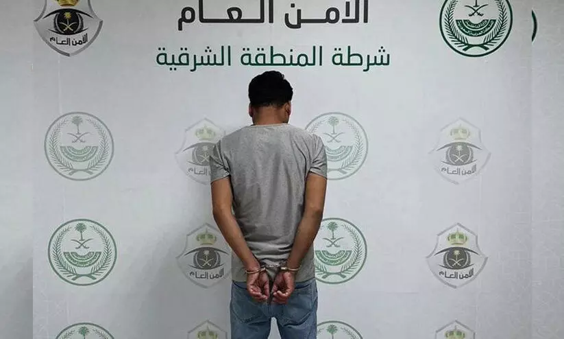 സ്ത്രീയെ ശല്യംചെയ്ത ഇന്ത്യൻ യുവാവ് സൗദിയിൽ അറസ്റ്റിൽ സ്ത്രീയെ ശല്യംചെയ്ത ഇന്ത്യൻ യുവാവ് സൗദിയിൽ അറസ്റ്റിൽ