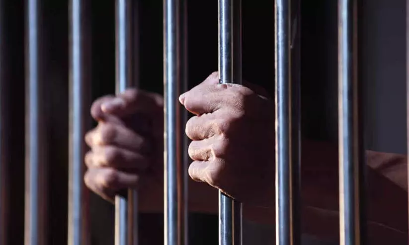 15വയസ്സുകാരിയെ പീഡിപ്പിച്ച 42കാരന് എട്ടുവർഷം കഠിന തടവ് 15വയസ്സുകാരിയെ പീഡിപ്പിച്ച 42കാരന് എട്ടുവർഷം കഠിന തടവ്