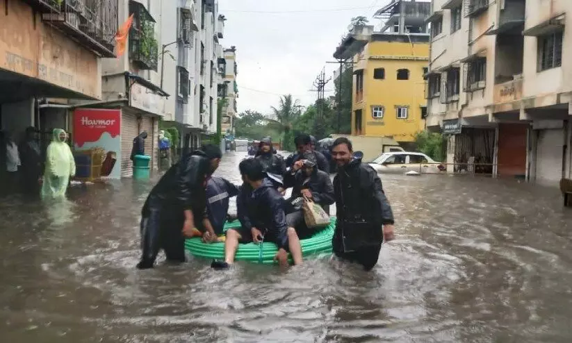 മഴക്ക് ശമനമില്ല; പുണെയിൽ രക്ഷാപ്രവർത്തനത്തിന് സൈന്യം, മുംബൈയിൽ ഗതാഗതം താറുമാറായി