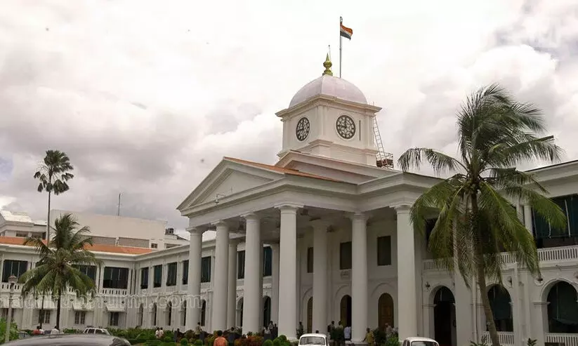 കേരളം 2000 കോടി കൂടി കടമെടുക്കുന്നു കേരളം 2000 കോടി കൂടി കടമെടുക്കുന്നു