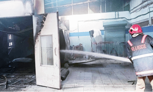 വാഹന വിൽപനശാലയുടെ പെയിന്റിങ് ബൂത്തിൽ തീപിടിത്തം വാഹന വിൽപനശാലയുടെ പെയിന്റിങ് ബൂത്തിൽ തീപിടിത്തം