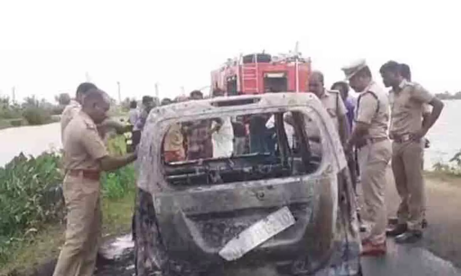 പത്തനംതിട്ടയിൽ കാറിന് തീപിടിച്ച് രണ്ടുപേർ മരിച്ചു; ആത്മഹത്യയെന്ന് സംശയം