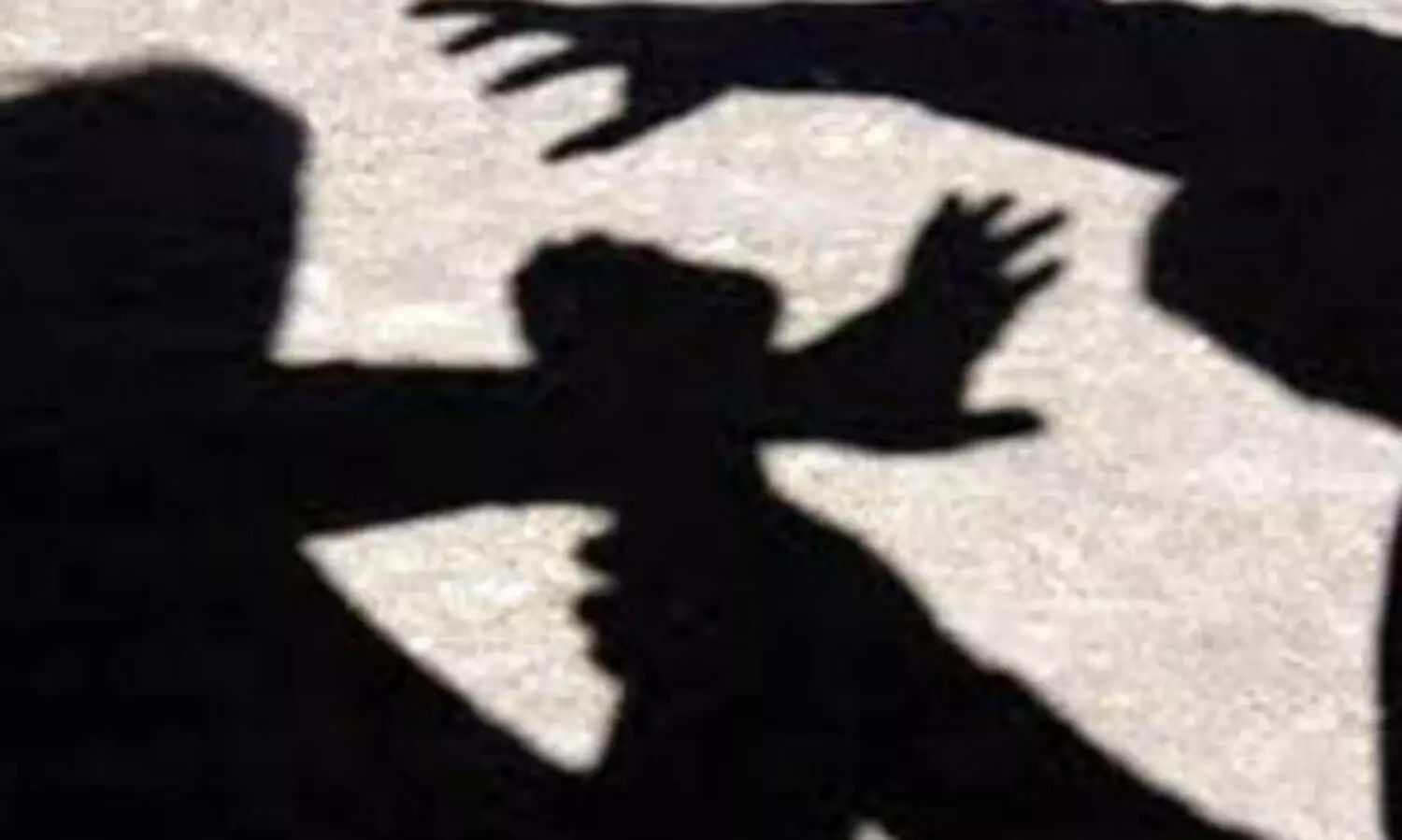 യുവതികളുടെ ചിത്രം മോർഫ് ചെയ്ത് പ്രദർശിപ്പിച്ചു; സ്ത്രീകൾ വ്ലോഗറെ കെട്ടിയിട്ട് മർദിച്ചു