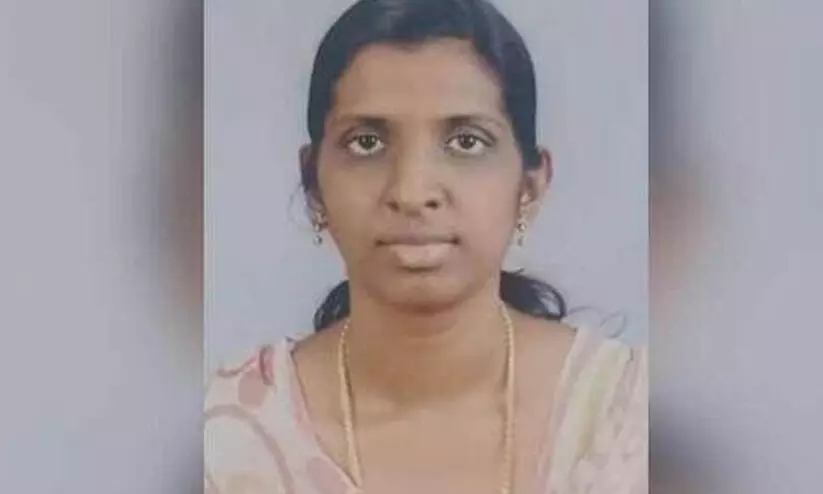 ധനകാര്യ സ്ഥാപനത്തിൽനിന്നു 20 കോടി തട്ടിയെടുത്ത കേസ്: ധന്യ മോഹൻ കീഴടങ്ങി ധനകാര്യ സ്ഥാപനത്തിൽനിന്നു 20 കോടി തട്ടിയെടുത്ത കേസ്: ധന്യ മോഹൻ കീഴടങ്ങി