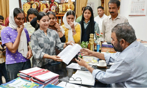 Students given complaint to Minister V. Shivankutty