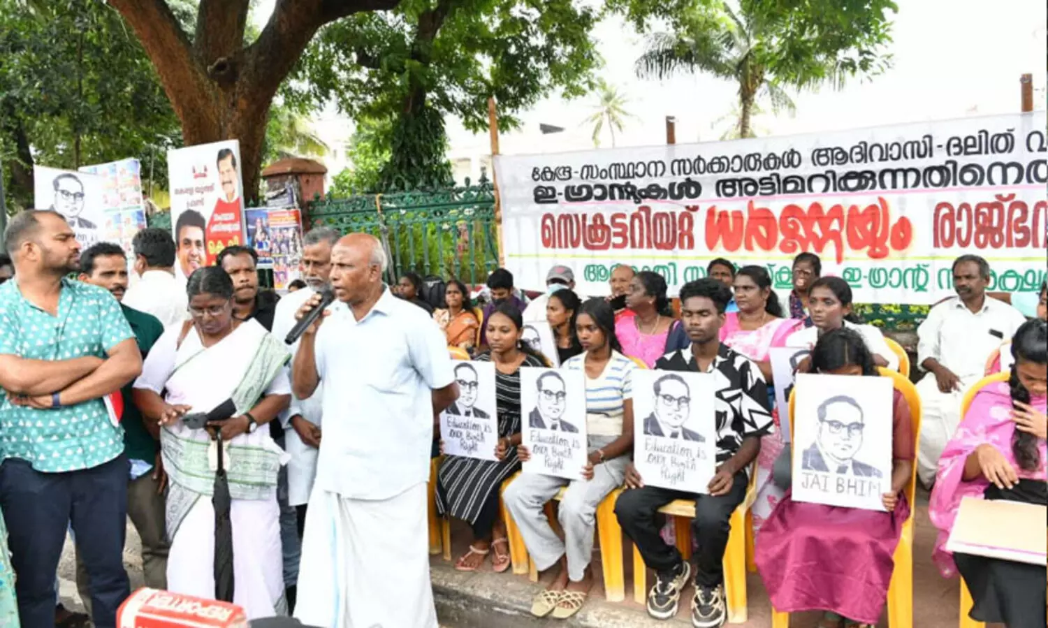 ഇ-ഗ്രാന്റ് അട്ടിമറിക്കെതിരെ ആദിവാസി-ദലിത്‌ വിദ്യാർഥികൾ സെക്രട്ടേറിയറ്റ് മാർച്ച് നടത്തി