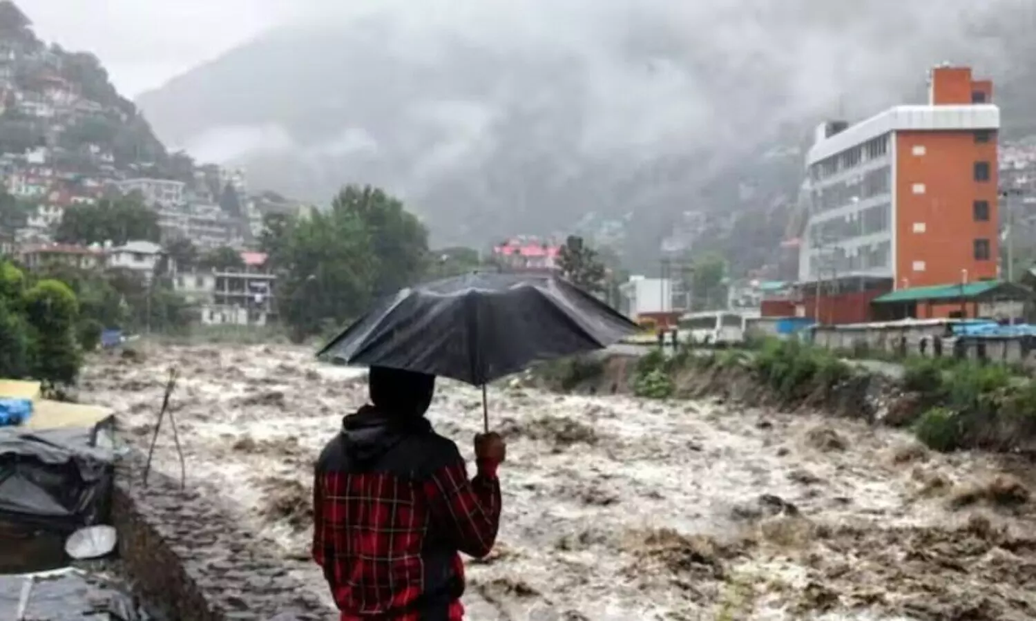ഉത്തകാശിയിൽ മേഘവിസ്‍ഫോടനം, മിന്നൽ പ്രളയം; ഗംഗാനദി കരകവിഞ്ഞ് വൻനാശനഷ്ടം