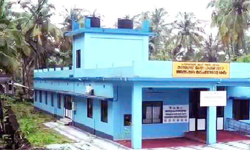 വൈ​ദ്യു​തിയി​ല്ല; അ​നാ​ഥ​മാ​യി കു​ടും​ബാ​രോ​ഗ്യ​കേ​ന്ദ്രം