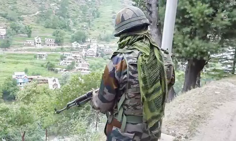 കുപ്വാരയിൽ ഭീകരനെ വധിച്ചു; മൂന്നു സൈനികർക്ക് പരിക്ക് കുപ്വാരയിൽ ഭീകരനെ വധിച്ചു; മൂന്നു സൈനികർക്ക് പരിക്ക്