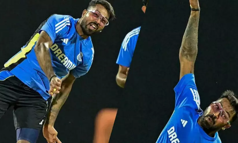 ഇത് ഹർദിക്ക് പാണ്ഡ്യ തന്നെയാണൊ? അതോ അനിൽ കുംബ്ലെയൊ? പരിശീലനത്തിനിടെ ഹർദിക്കിന്റെ സ്പിൻ മാജിക്ക് ഇത് ഹർദിക്ക് പാണ്ഡ്യ തന്നെയാണൊ? അതോ അനിൽ കുംബ്ലെയൊ? പരിശീലനത്തിനിടെ ഹർദിക്കിന്റെ സ്പിൻ മാജിക്ക്