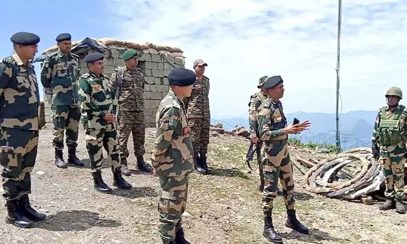 പാകിസ്താൻ സായുധ സംഘത്തിന്റെ ആക്രമണത്തിൽ സൈനികന് വീരമൃത്യു; ക്യാപ്റ്റൻ ഉൾപ്പെടെ അഞ്ച് പേർക്ക് പരിക്ക് പാകിസ്താൻ സായുധ സംഘത്തിന്റെ ആക്രമണത്തിൽ സൈനികന് വീരമൃത്യു; ക്യാപ്റ്റൻ ഉൾപ്പെടെ അഞ്ച് പേർക്ക് പരിക്ക്