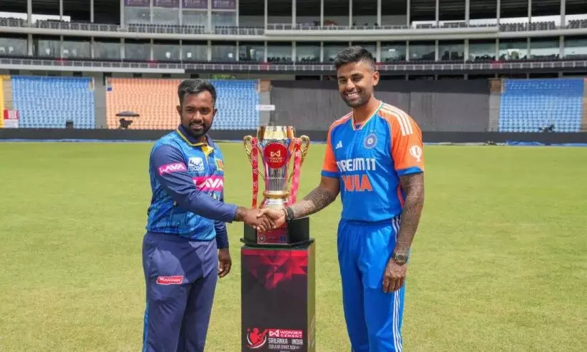 ലങ്ക ഇന്ത്യയെ ബാറ്റിങ്ങിന് വിട്ടു; സഞ്ജു കളിക്കില്ല; പരാഗും റിങ്കുവും ടീമിൽ ലങ്ക ഇന്ത്യയെ ബാറ്റിങ്ങിന് വിട്ടു; സഞ്ജു കളിക്കില്ല; പരാഗും റിങ്കുവും ടീമിൽ