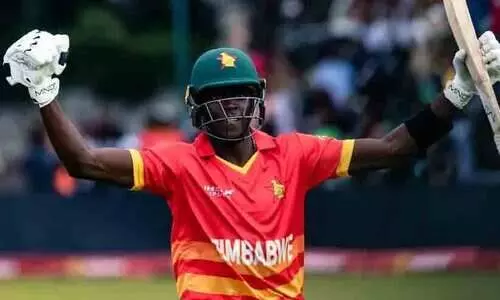 42 റൺസ് ‘ദാനം ചെയ്ത്’ സിംബാബ്​‍വെ താരം; അരങ്ങേറ്റത്തിൽ തന്നെ സ്വന്തമായത് അതുല്യ ‘റെക്കോഡ്’