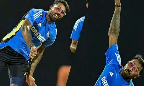 ഇത് ഹർദിക്ക് പാണ്ഡ്യ തന്നെയാണൊ? അതോ അനിൽ കുംബ്ലെയൊ? പരിശീലനത്തിനിടെ ഹർദിക്കിന്റെ സ്പിൻ മാജിക്ക്