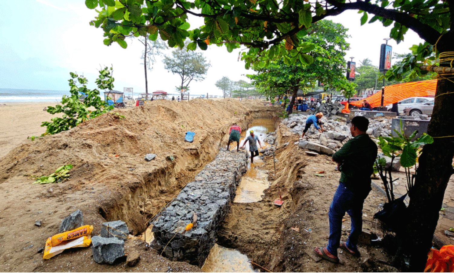 കടപ്പുറത്ത് തെരുവ്​ ഭക്ഷണകേന്ദ്രം നി​ർ​മാ​ണം തുടങ്ങി