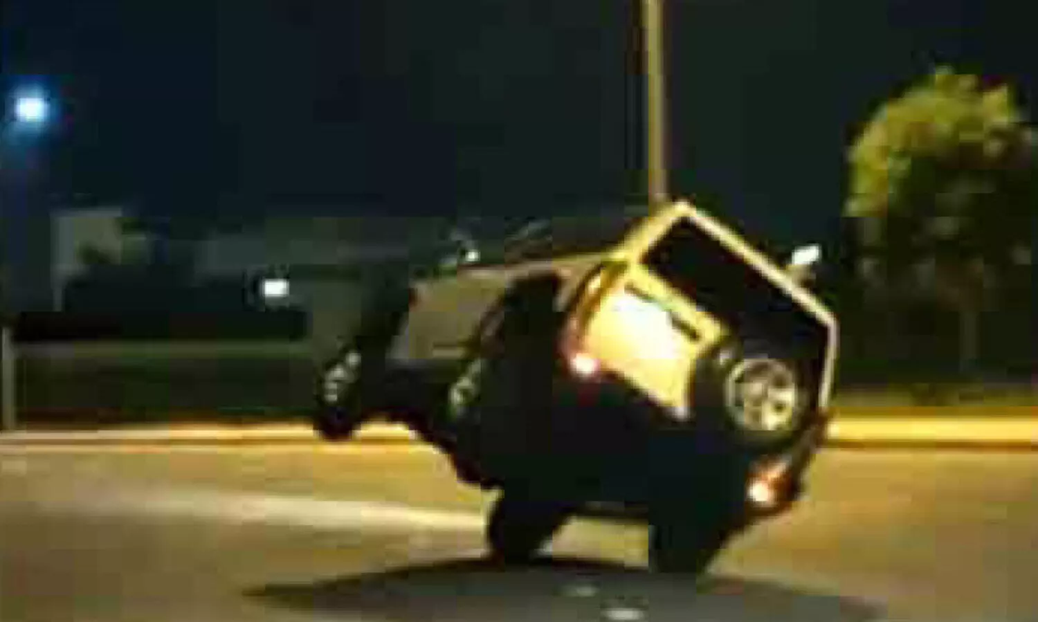 അ​ഭ്യാ​സ പ്ര​ക​ട​നം ന​ട​ത്തി​യ വാ​ഹ​ന​ത്തി​ന്‍റെ ദൃ​ശ്യം