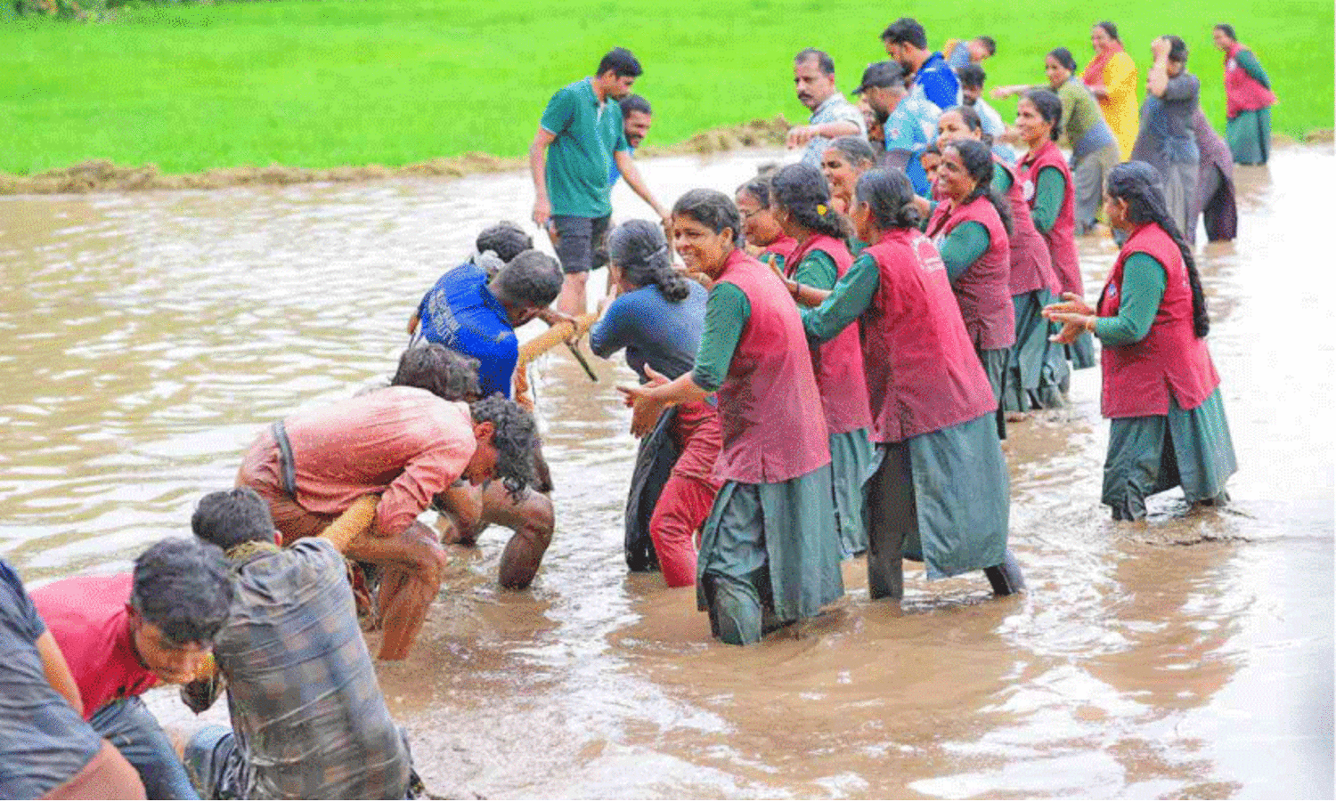 ആ​ഘോ​ഷ​മാ​യി കു​ടും​ബ​ശ്രീ മ​ഴ​പ്പൊ​ലി​മ