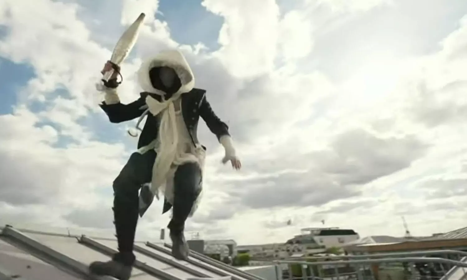 ഒളിമ്പിക്സ് ഉദ്ഘാടന ചടങ്ങിൽ ദീപവുമായെത്തിയ അജ്ഞാതനാര് ​? അഭ്യൂഹങ്ങൾ തുടരുന്നു