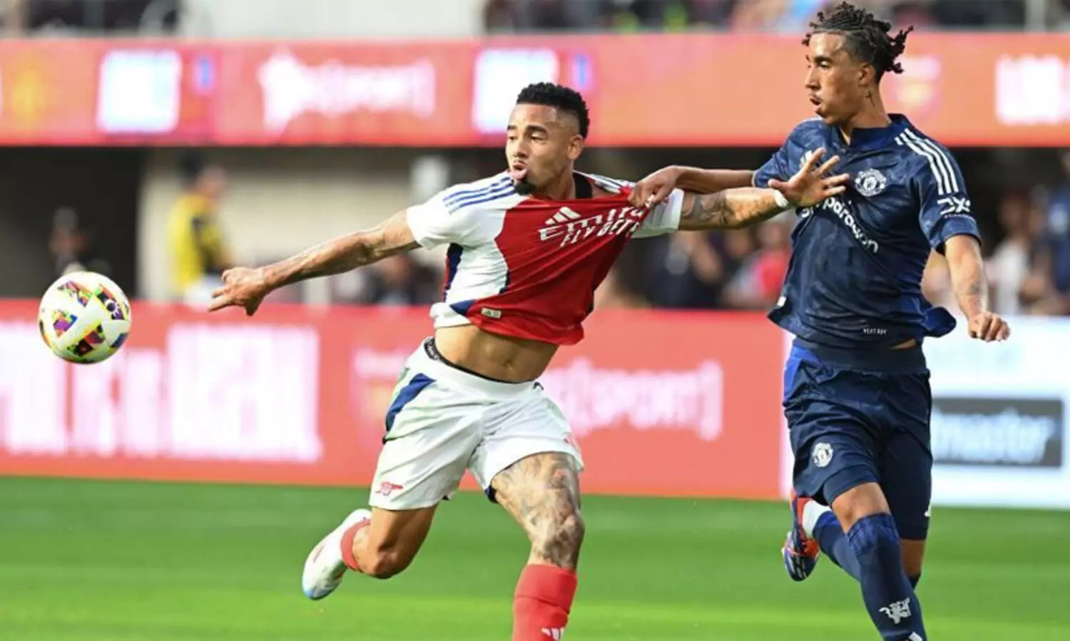 സിറ്റിക്ക് മിലാൻ ഷോക്ക്; യുനൈറ്റഡിനെ വീഴ്ത്തി ആഴ്സണൽ