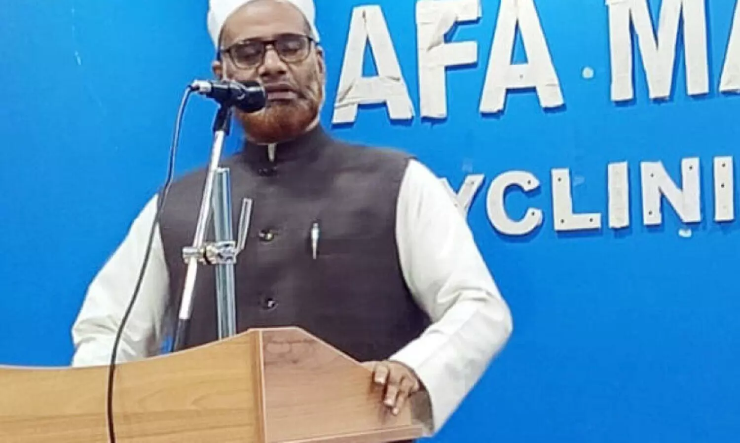 ഡോ. ​ഖാ​സി​മു​ൽ ഖാ​സി​മി സം​സാ​രി​ക്കു​ന്നു