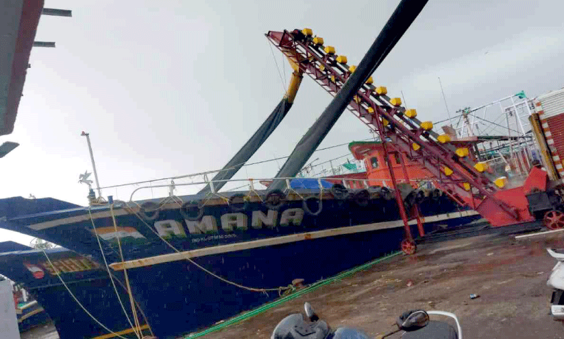 ട്രോളിങ് നിരോധനം തീരുന്നു;  ഫിഷിങ് ഹാർബറിൽ മുന്നൊരുക്കം