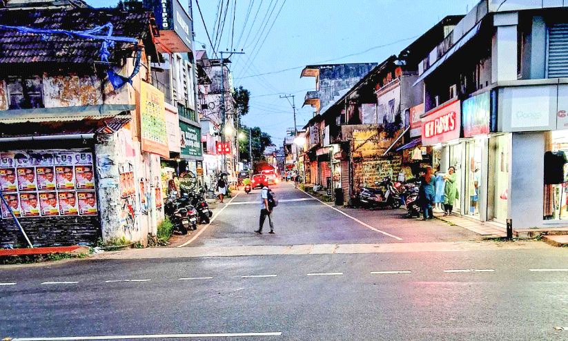 എന്ന് വരും, മാ​ള ടൗ​ണി​ൽ വ​ൺ​വേ ?