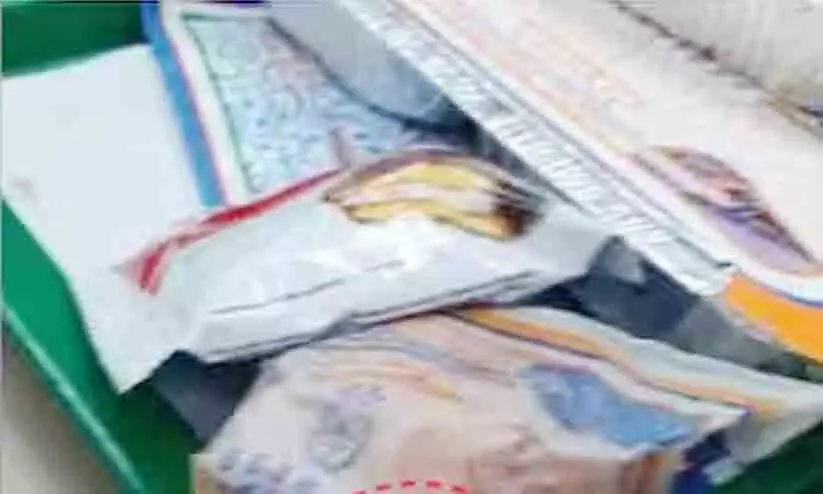 വന്ദേഭാരതിലെ ഭക്ഷണത്തിൽ പാറ്റയെന്ന് പരാതി; പായ്ക്കിങ്ങിൽ വീഴ്ച വന്നിട്ടില്ലെന്ന് കാറ്ററിങ് വിഭാഗം വന്ദേഭാരതിലെ ഭക്ഷണത്തിൽ പാറ്റയെന്ന് പരാതി; പായ്ക്കിങ്ങിൽ വീഴ്ച വന്നിട്ടില്ലെന്ന് കാറ്ററിങ് വിഭാഗം