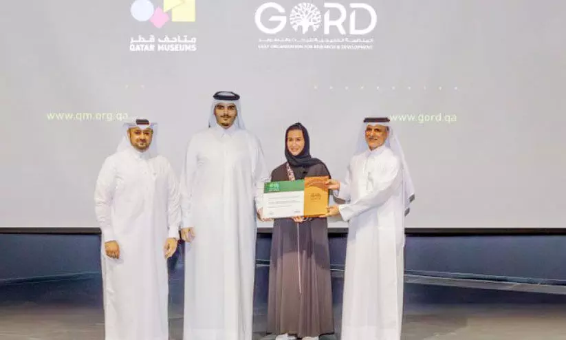 സർട്ടിഫിക്കറ്റ് ഏറ്റുവാങ്ങുന്നു സർട്ടിഫിക്കറ്റ് ഏറ്റുവാങ്ങുന്നു