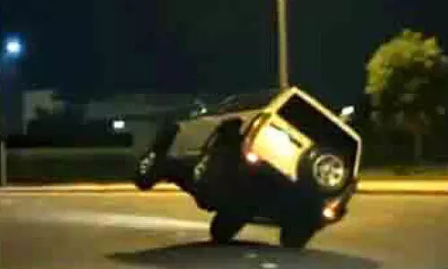 അ​ഭ്യാ​സ പ്ര​ക​ട​നം ന​ട​ത്തി​യ വാ​ഹ​ന​ത്തി​ന്‍റെ ദൃ​ശ്യം