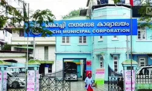 ഫ്ലാറ്റിൽനിന്ന് കക്കൂസ് മാലിന്യം തോട്ടിലേക്ക് തള്ളി; നടപടിയെടുത്ത്​ നഗരസഭ