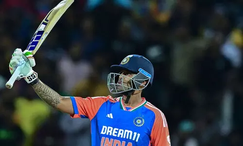 അടിച്ച അടിയിൽ എത്തിയത് വിരാടിനൊപ്പം; കോഹ്ലിയുടെ റെക്കോഡിനൊപ്പമെത്തി സൂര്യ