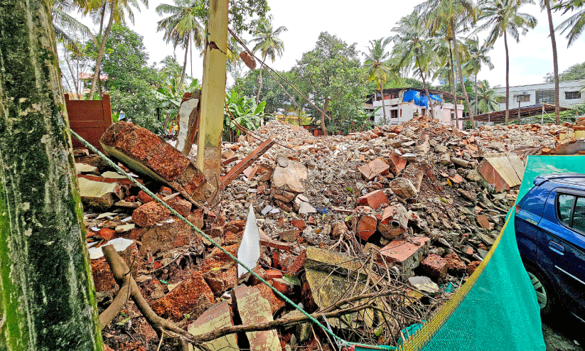 ബീച്ച് അഗ്നിരക്ഷ നിലയം; കെട്ടിടാനുമതി വൈകുന്നു ബീച്ച് അഗ്നിരക്ഷ നിലയം; കെട്ടിടാനുമതി വൈകുന്നു